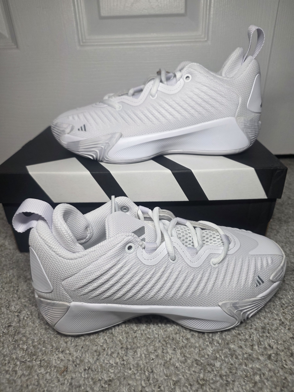 Size 5 Adidas initiation Ki5268